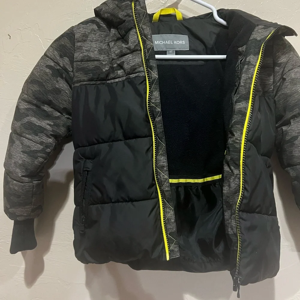 Michael Kors Boys Hooded Camo-Print Puffer Jacket Size 4T Water Resistant